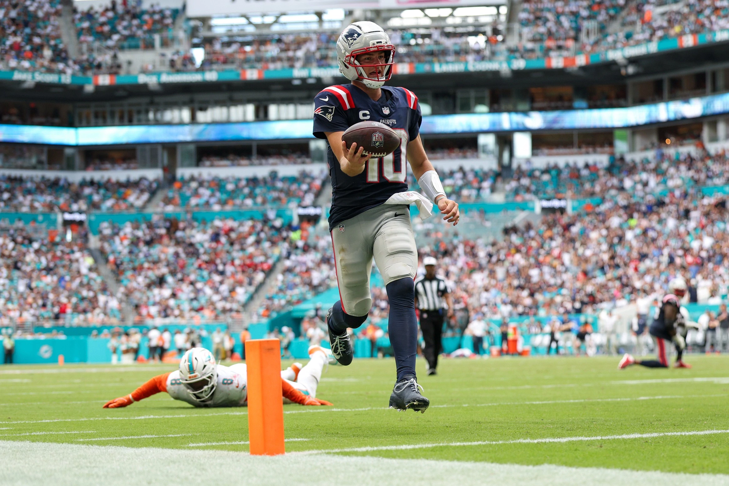 Buffalo Bills vs. New England Patriots Prediction, Picks, and Odds for Sunday December 14, 2025