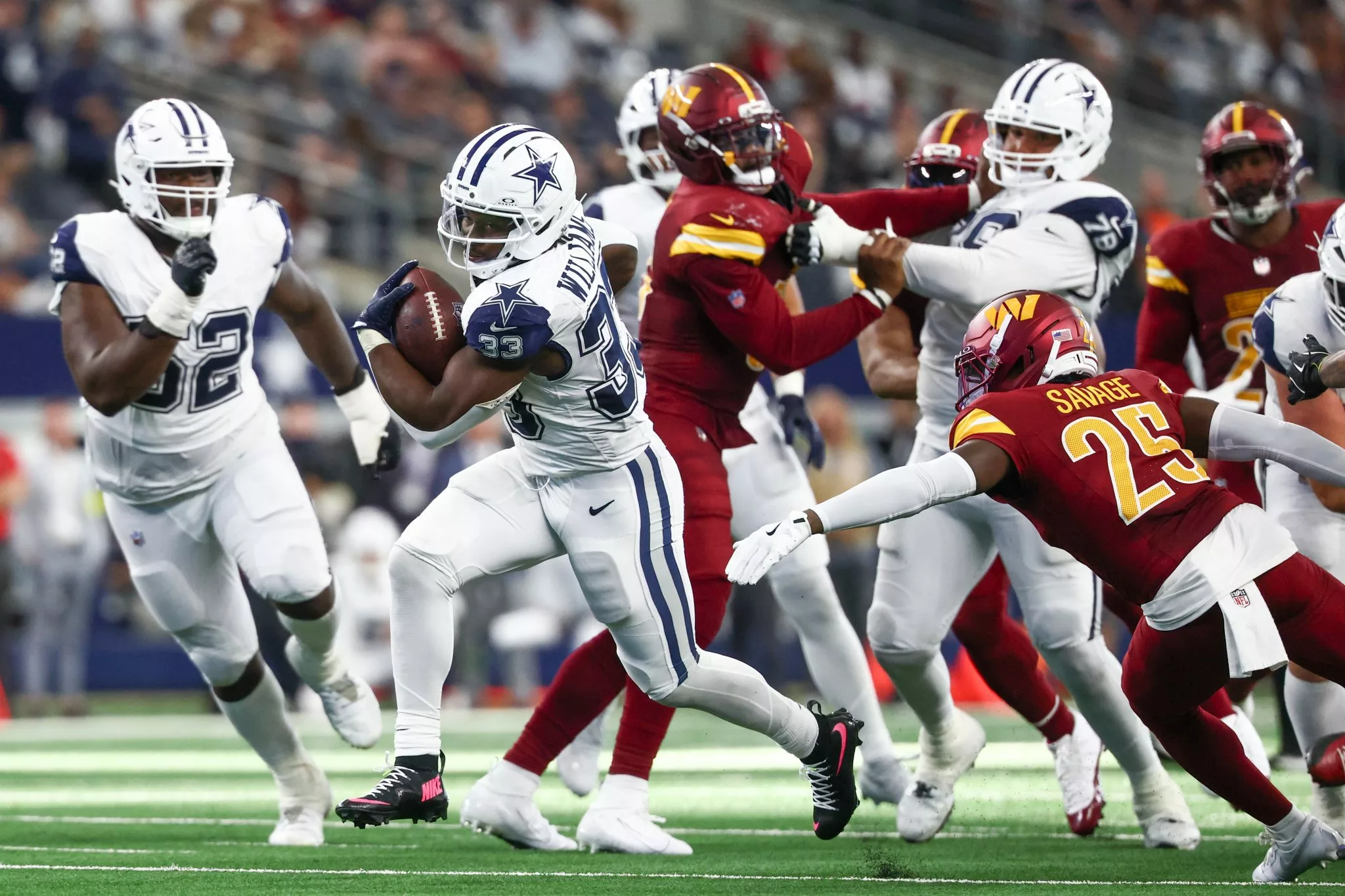 Javonte williams looks to lead Dallas Over Arizona