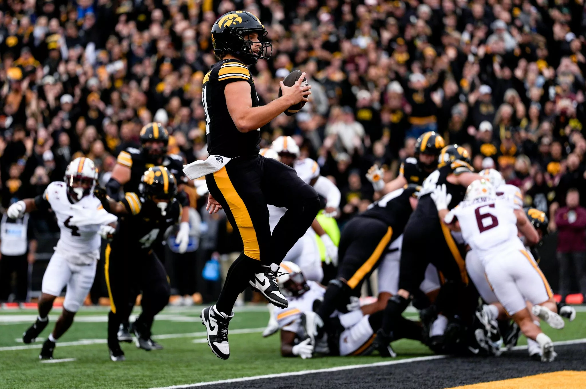 Mark Gronowski looks to lead the Hawkeyes over the Ducks