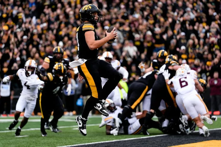 Mark Gronowski looks to lead the Hawkeyes over the Ducks