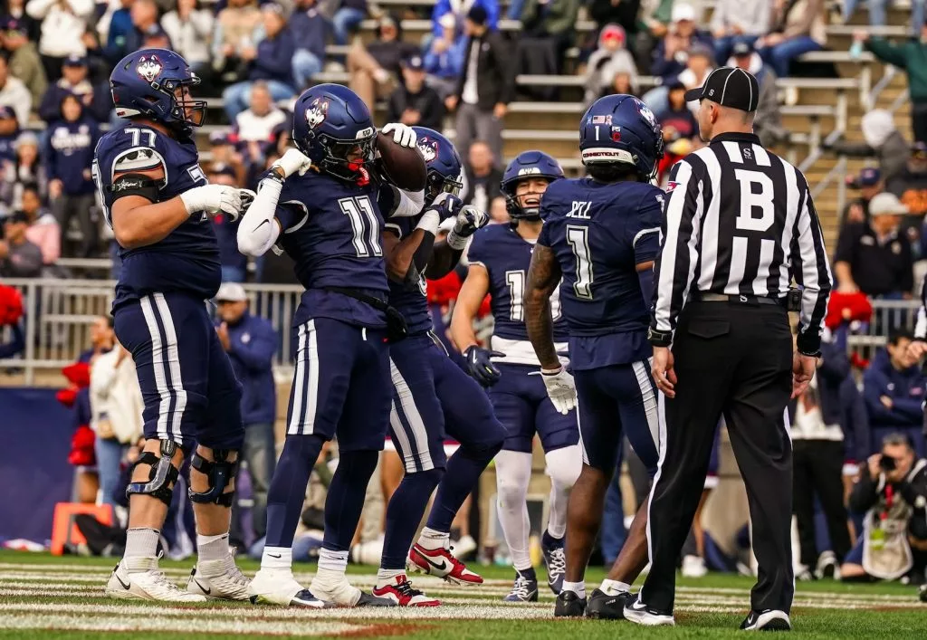 Air Force Falcons vs. UConn Huskies prediction.