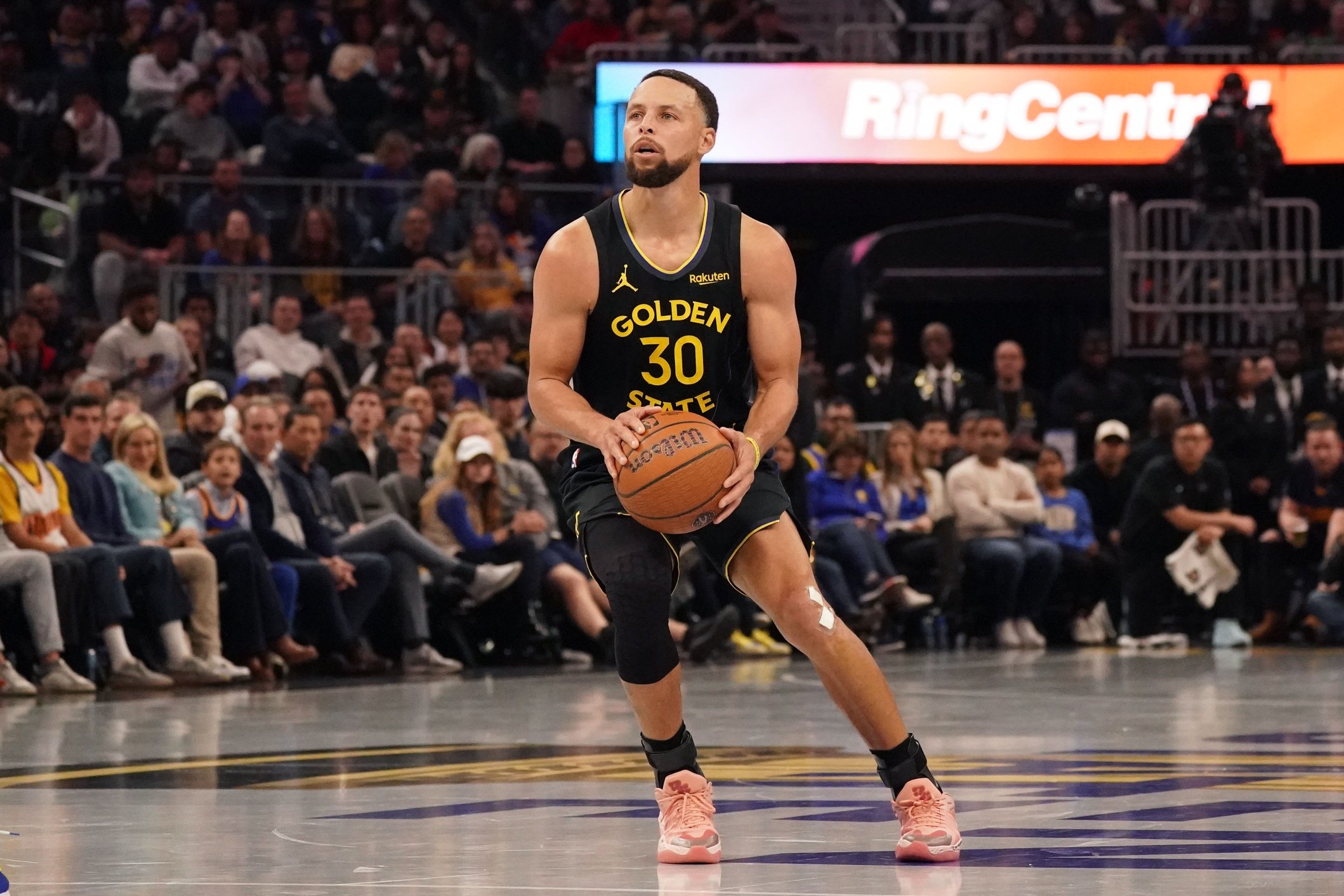 Dallas Mavericks at Golden State Warriors Predictions, Picks, Odds, and Line Movement for Christmas Day