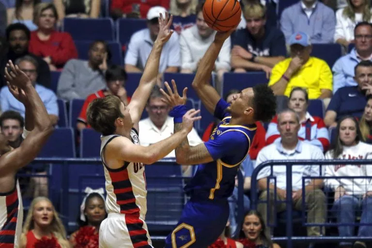 Rainbow Warriors vs. Roadrunners prediction