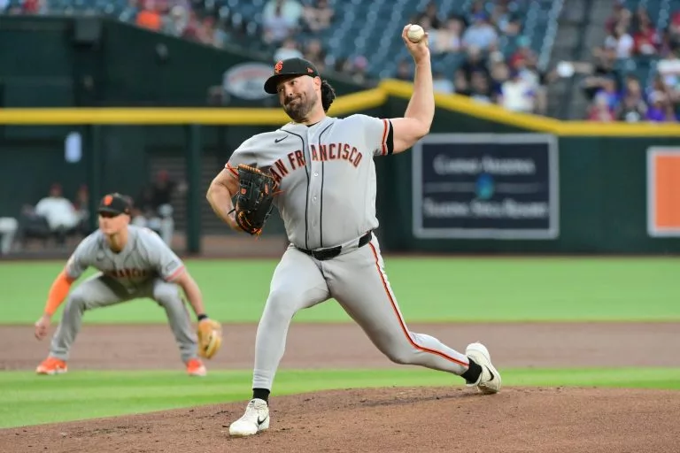 Robbie Ray looks to lead the Giants over the White Sox.